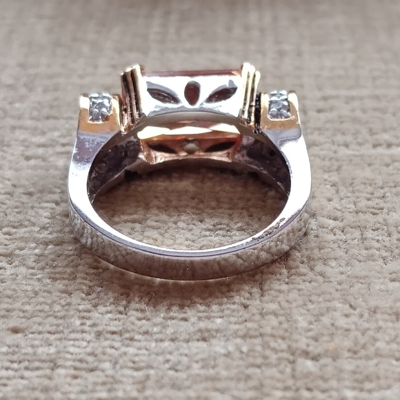 Gold And Silver Tone Multi-Faceted Orange Glass Ring - Picture 3 of 14